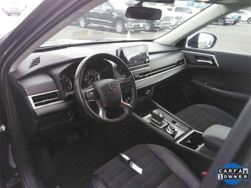 Used 2024 Mitsubishi Outlander SE image 5