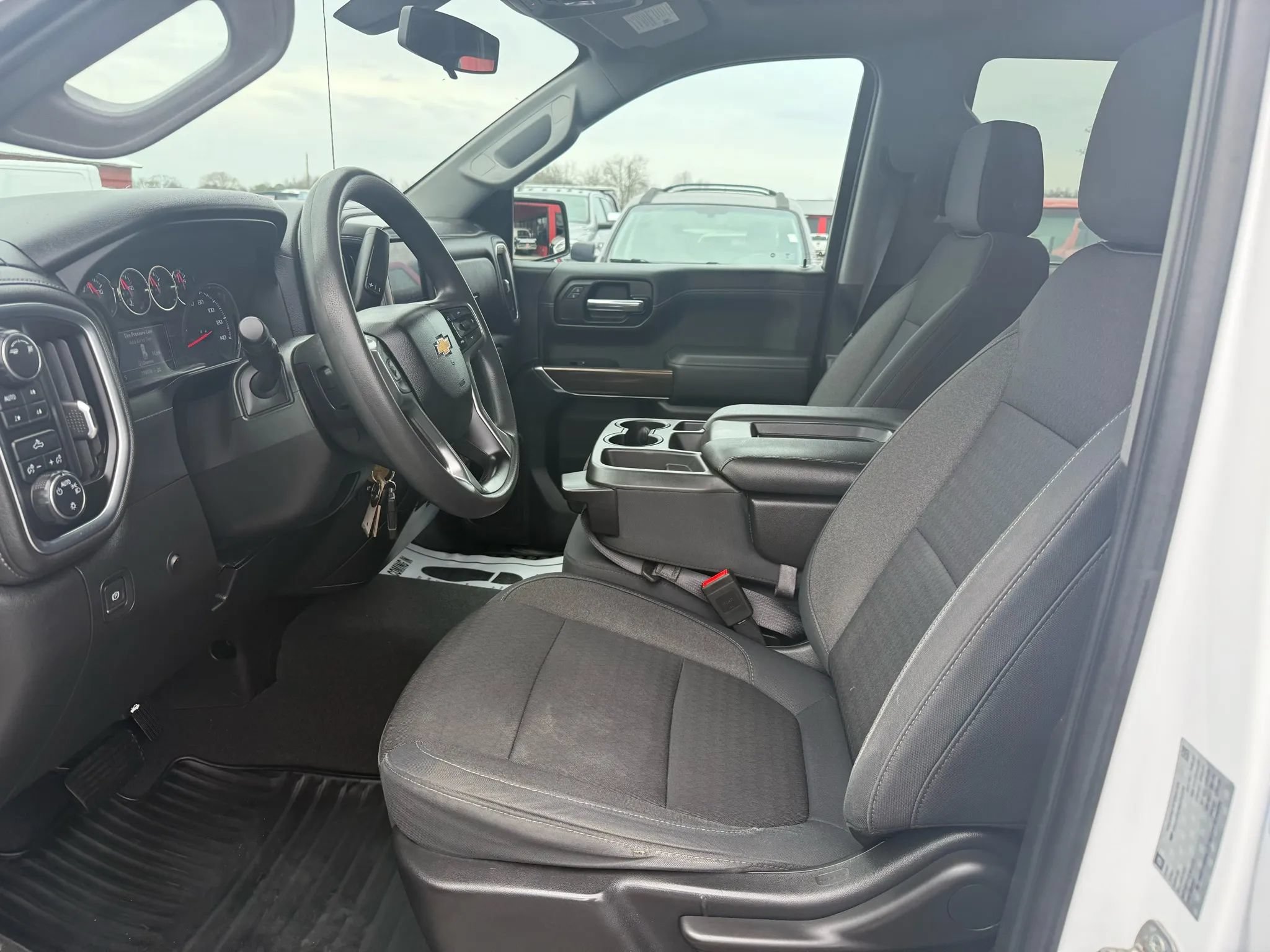 Used 2019 Chevrolet Silverado 1500 LT w/ Z71 Off-Road Package AWD/4WD image 7