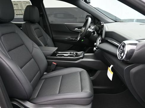 New 2026 Chevrolet Equinox LT w/ Convenience Package II FWD image 28