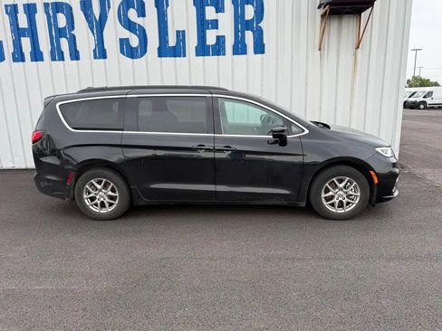 Used 2021 Chrysler Pacifica Touring w/ Cold Weather Group FWD image 9