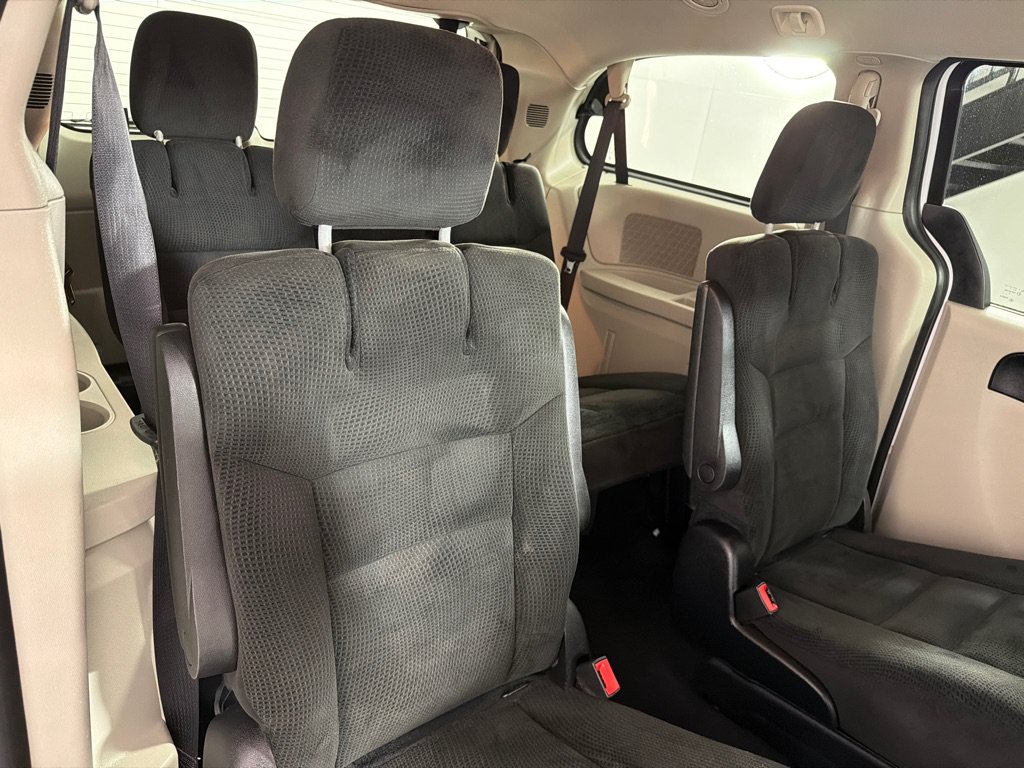 Used 2016 Dodge Grand Caravan SXT FWD image 21