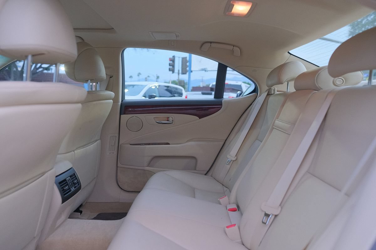 Used 2011 Lexus LS 460 w/ Comfort Pkg RWD image 36