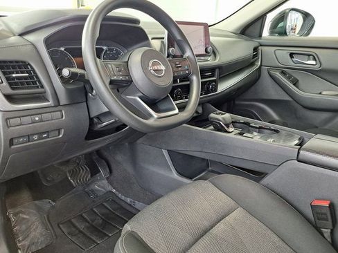 Used 2024 Nissan Rogue SV image 8