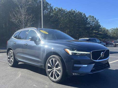 Used 2022 Volvo XC60 B5 Momentum w/ Advanced Package image 4