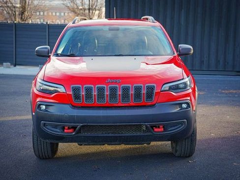 Used 2019 Jeep Cherokee Trailhawk w/ Cold Weather Group AWD/4WD image 2