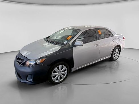 Used 2012 Toyota Corolla LE FWD image 1