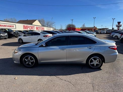Used 2017 Toyota Camry SE FWD image 5