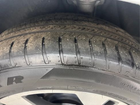 Used 2022 Audi e-tron Premium w/ Convenience Plus Package image 33