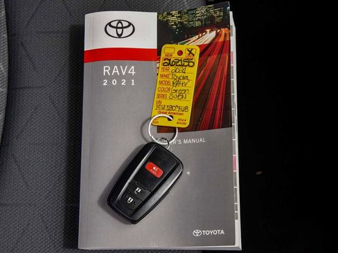 Used 2021 Toyota RAV4 XLE w/ Carpet Mat Package (TMS) AWD/4WD image 21