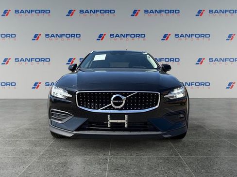 Used 2021 Volvo V60 T5 Cross Country AWD/4WD image 8