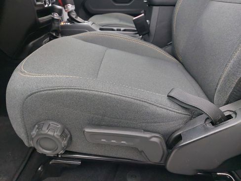 Used 2025 Jeep Wrangler Unlimited Sahara w/ Safety Group image 29