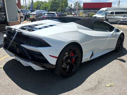 Used 2021 Lamborghini Huracan EVO RWD image 6