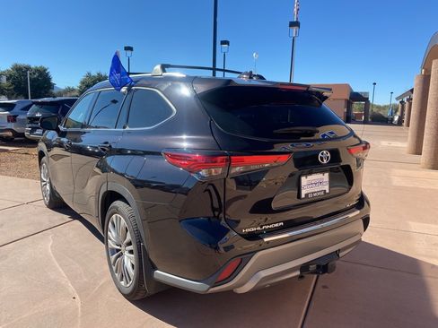 Used 2022 Toyota Highlander Platinum image 6