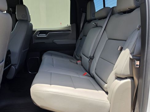 Used 2025 GMC Sierra 1500 SLT w/ SLT Premium Plus Package AWD/4WD image 34