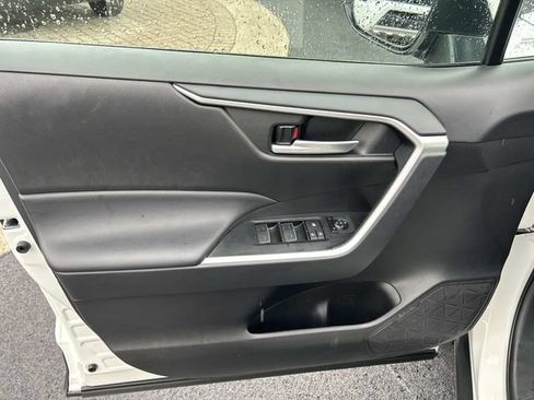Used 2025 Toyota RAV4 XLE FWD image 20