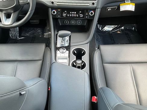 Used 2025 Genesis G70 2.5T image 22