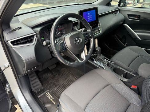 Used 2023 Toyota Corolla Cross SE image 24