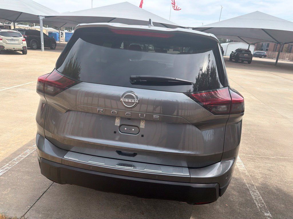 Certified 2026 Nissan Rogue SV FWD image 9
