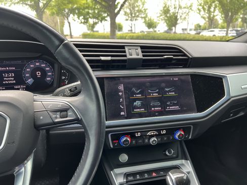 Used 2020 Audi Q3 2.0T Premium image 31