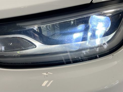 Used 2024 Chrysler Pacifica Touring-L FWD image 11