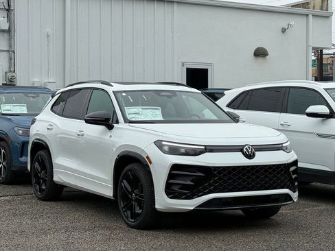 New 2026 Volkswagen Tiguan SE R-Line FWD image 10