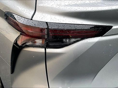 Certified 2023 Toyota Sienna XLE FWD image 29