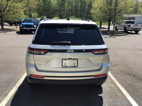 New 2026 Jeep Grand Cherokee Limited AWD/4WD image 6