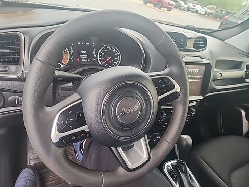 Used 2023 Jeep Renegade Latitude AWD/4WD image 6