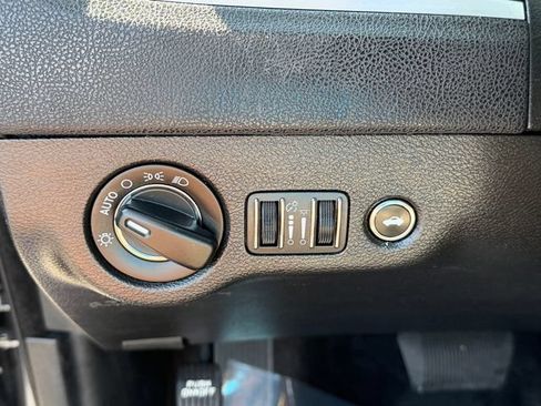 Used 2016 Chrysler 300 Limited RWD image 11