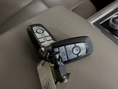 Used 2019 Ford Expedition Max XLT w/ Equipment Group 202A AWD/4WD image 22
