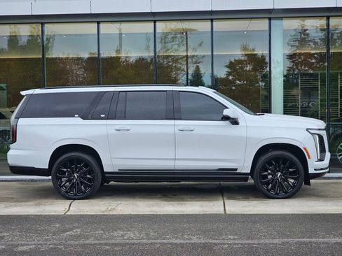 New 2026 Cadillac Escalade ESV Platinum Sport w/ LPO, ONYX Package AWD/4WD image 6