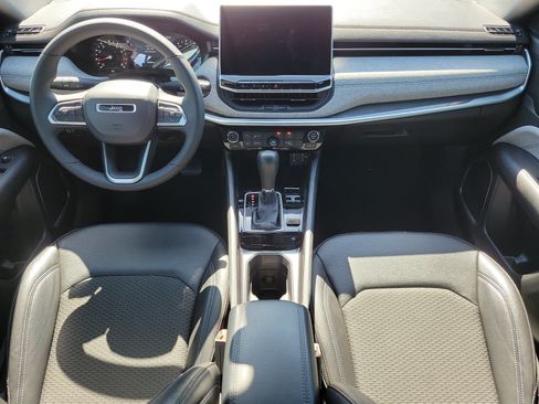 Used 2024 Jeep Compass Latitude AWD/4WD image 17