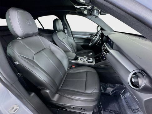 Used 2025 Alfa Romeo Stelvio Sprint AWD/4WD image 29