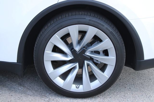 Used 2026 Tesla Model Y 2WD image 6