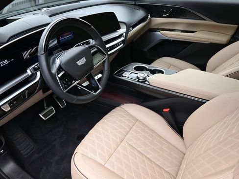 Used 2026 Cadillac Lyriq Signature Luxury AWD/4WD image 10
