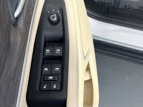 Used 2022 Jeep Grand Cherokee Limited w/ Trailer Tow Prep Group (B) image 17