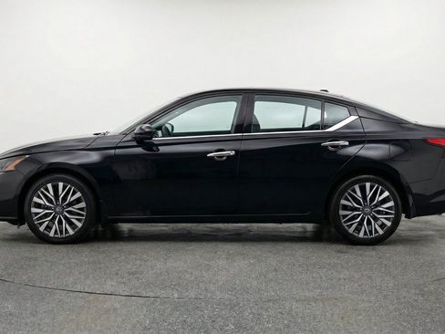 Used 2025 Nissan Altima 2.5 SV FWD image 5