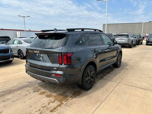 Used 2023 Kia Sorento S w/ Panoramic Sunroof Package AWD/4WD image 3