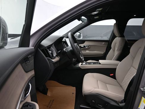 New 2026 Volvo XC90 B6 Plus w/ Protection Package Premier AWD/4WD image 11