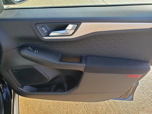 Used 2020 Ford Escape SE image 28