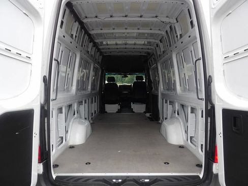 Used 2023 Mercedes-Benz Sprinter 2500 image 39