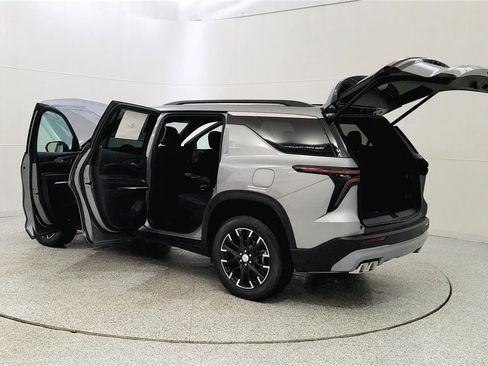 New 2026 Chevrolet Traverse LT w/ Sun and Wheel Package image 11