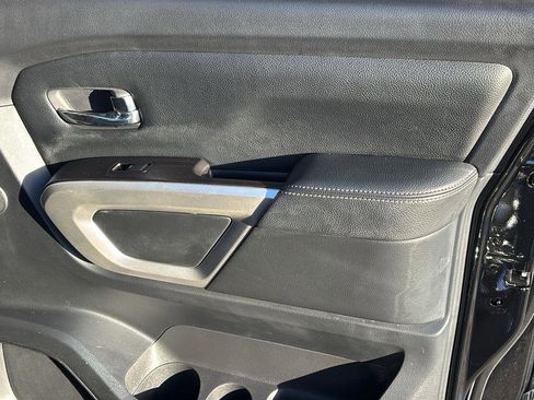Used 2020 Nissan Titan SL w/ Moonroof Package image 18