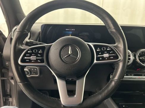 Used 2022 Mercedes-Benz GLB 250 4MATIC image 11