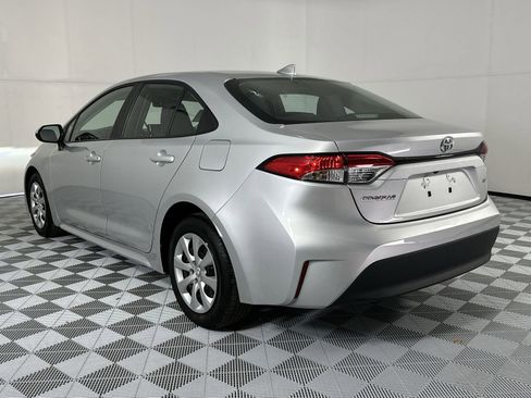Used 2025 Toyota Corolla LE FWD image 6