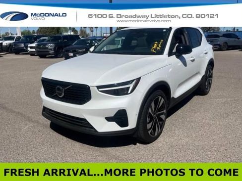 Used 2025 Volvo XC40 B5 Ultra image 1