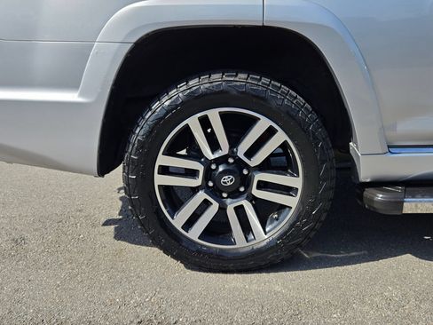 Used 2016 Toyota 4Runner Limited AWD/4WD image 17