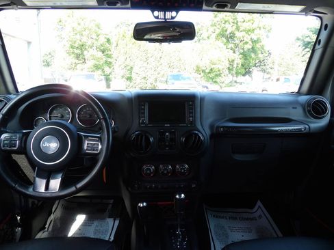Used 2017 Jeep Wrangler Unlimited Rubicon AWD/4WD image 13