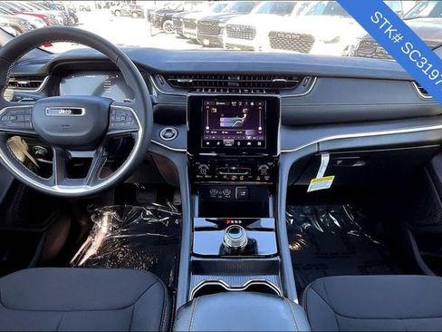 New 2025 Jeep Grand Cherokee Laredo image 5