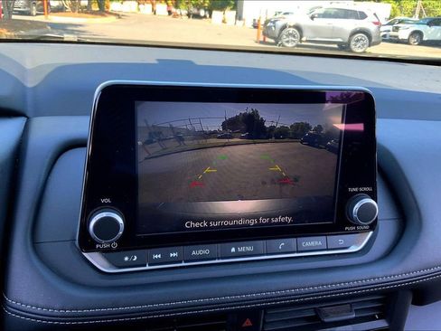 Used 2025 Nissan Rogue S image 11